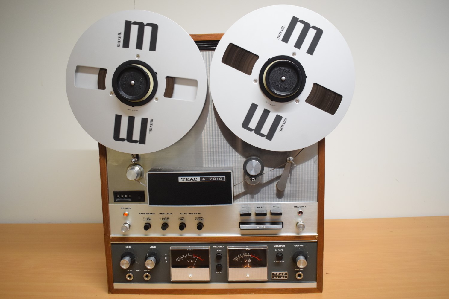 Teac A-7010 – 4Track Auto-Reverse Stereo Tape Recorder  			